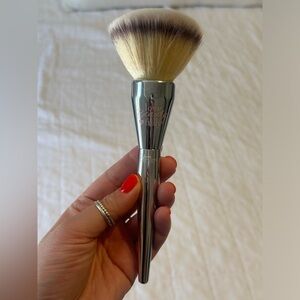 It cosmetics all over powder brush